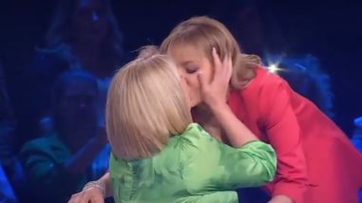 Secret Song: Η Υρώ Λούπη έκανε έκπληξη στην Μαριάννα Τουμασάτου με ένα φιλί – Δείτε ΒΙΝΤΕΟ