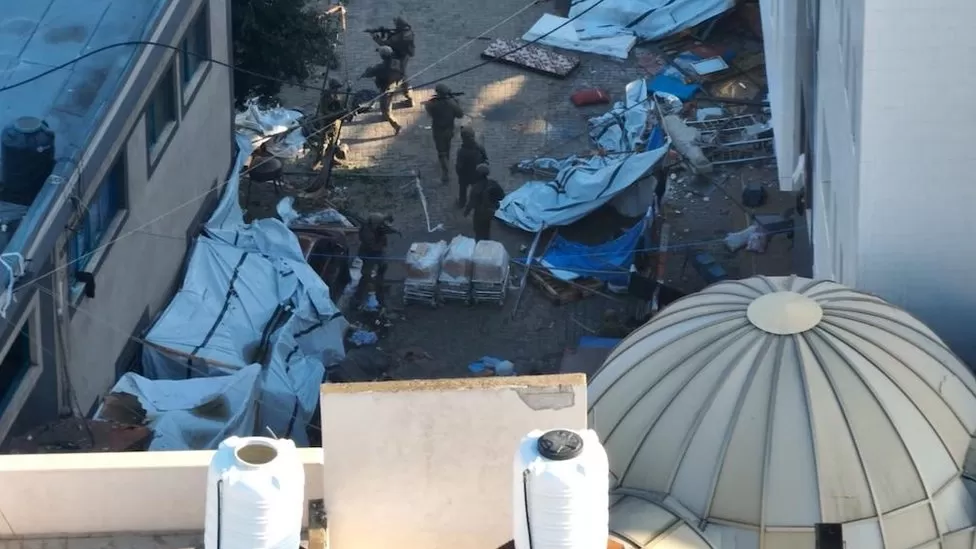 Γάζα: Μπήκαν ισραηλινές μπουλντόζες στο νοσοκομείο Αλ-Σίφα – Φιλοξενεί πάνω από 2.000 ανθρώπους