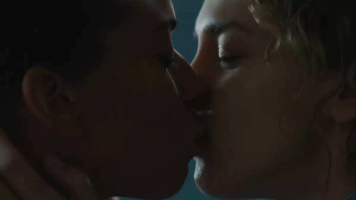 Milky Way: Χαμός με την ερωτική σκηνή της Γιούλικα Σκαφιδά με γυναίκα – ΒΙΝΤΕΟ