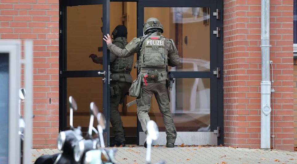 Συναγερμός σε σχολείο στο Αμβούργο – Αναφορές για δύο ενόπλους, μεγάλη κινητοποίηση της αστυνομίας