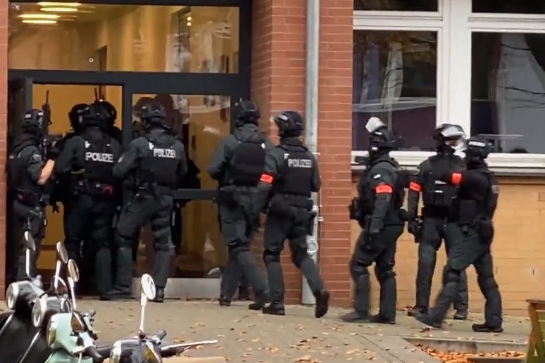 Αμβούργο: Μαθητές οι δράστες της εισβολής σε σχολείο – Εκκενώθηκαν οι πρώτες τάξεις