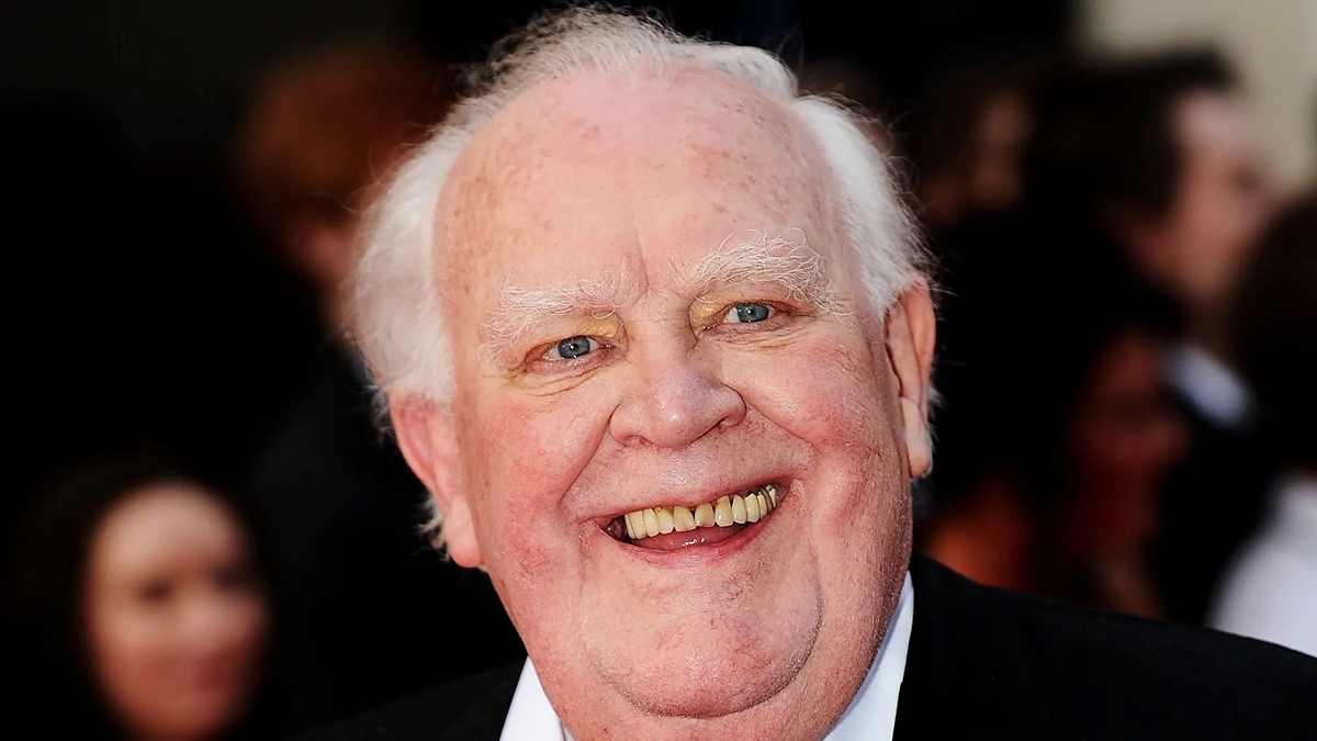 Τζος Άκλαντ: Πέθανε σε ηλικία 95 ετών ο Βρετανός ηθοποιός