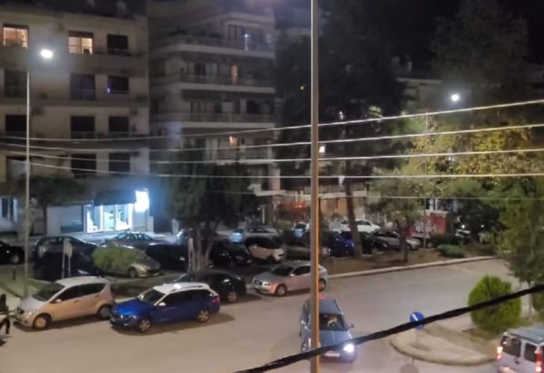 Θεσσαλονίκη: Μία βλάβη στον ηλεκτροφωτισμό μετέτρεψε γειτονιά της Καλαμαριάς σε... ντίσκο
