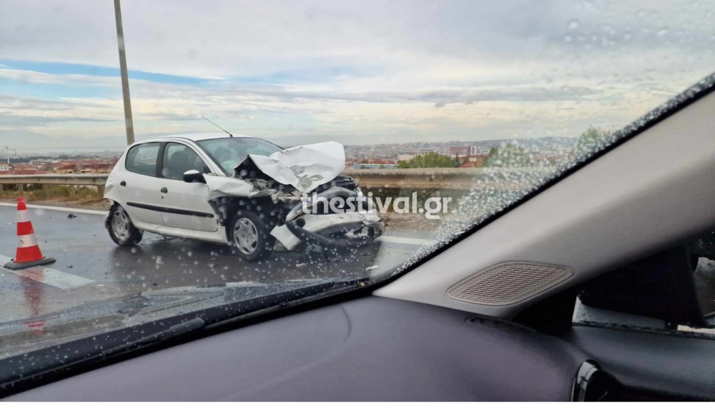 Θεσσαλονίκη: Kαραμπόλα 10 οχημάτων στον Περιφερειακό – Τρεις τραυματίες 