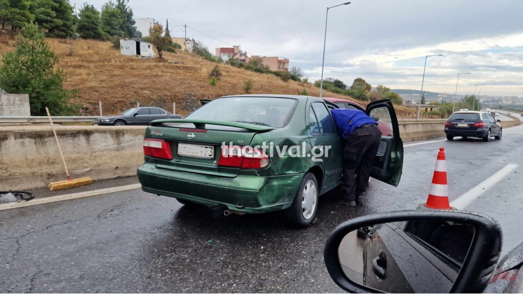 Θεσσαλονίκη: Kαραμπόλα 10 οχημάτων στον Περιφερειακό – Τρεις τραυματίες 