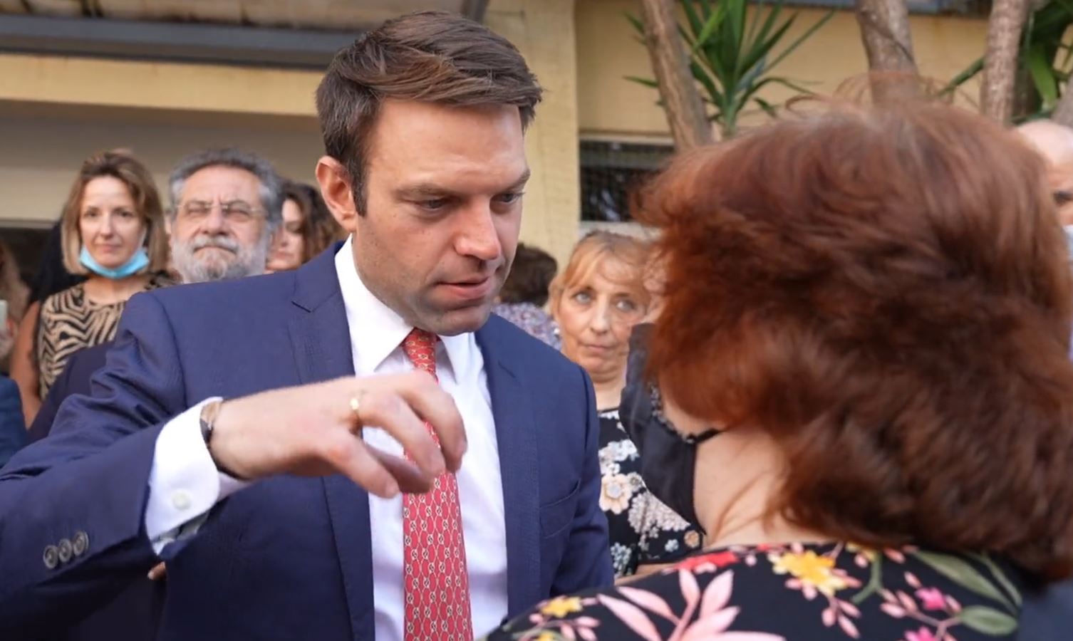 Ο διάλογος Κασσελάκη με πολίτη στο «Γ. Γεννηματάς»: «Να σου κάνω μια ερώτηση, μην με παρεξηγήσεις, είσαι Αριστερός;»