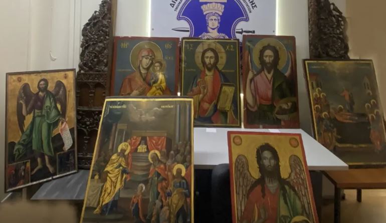 Κλεμμένες εικόνες εντοπίστηκαν μέσα σε Ιερά Μονή της Αττικής – ΦΩΤΟ