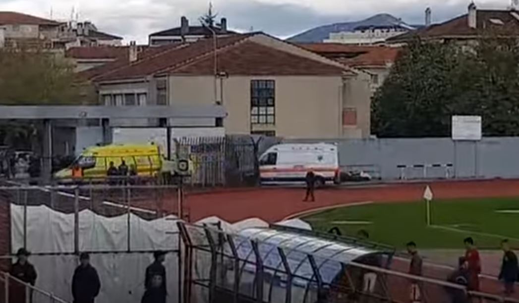 Σοκ στο Κοζάνη – ΑΕΛ: Κατέρρευσε ο προπονητής τερματοφυλάκων των «βυσσινί»