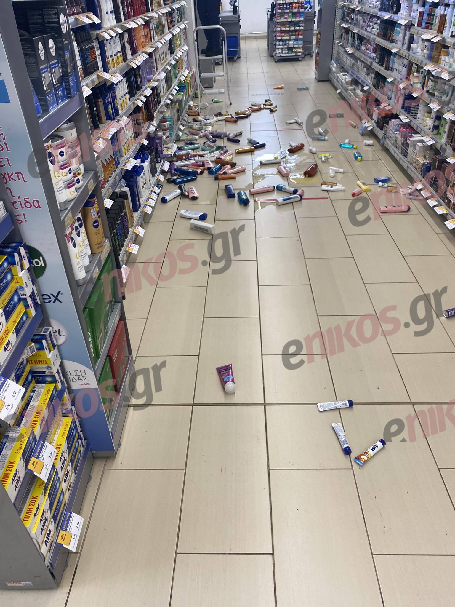 σούπερ μάρκετ σεισμός Μαντούδι  Σεισμός στην Εύβοια: Έπεσαν προϊόντα από τα ράφια σούπερ μάρκετ στο Μαντούδι – Έκλεισαν τα σχολεία mantoudi seismos4