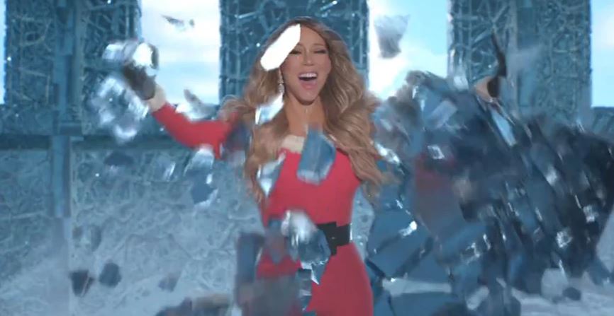 Η Mariah Carey «ξεπάγωσε» και κήρυξε την έναρξη της περιόδου των Χριστουγέννων
