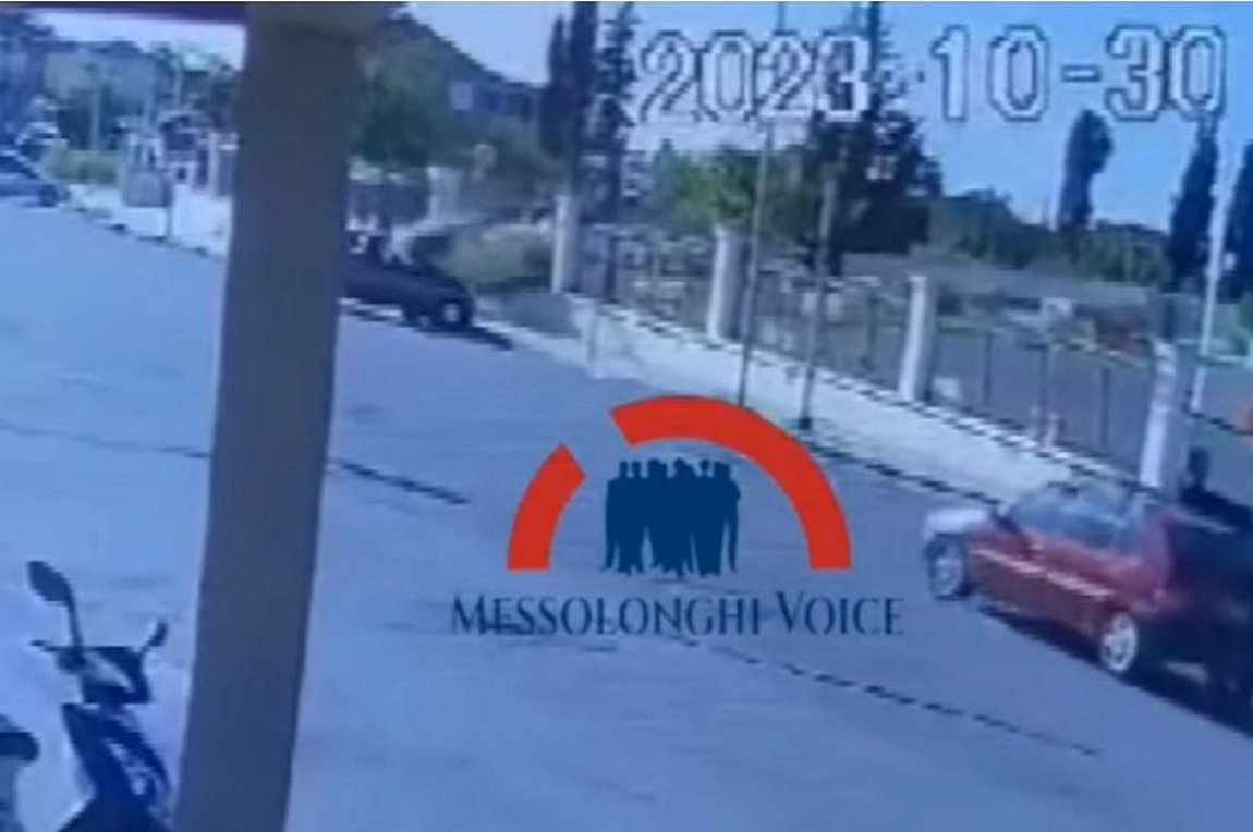 Μεσολόγγι: Βίντεο από την στιγμή που αυτοκίνητο γκρεμίζει με την όπισθεν την περίφραξη του νοσοκομείου