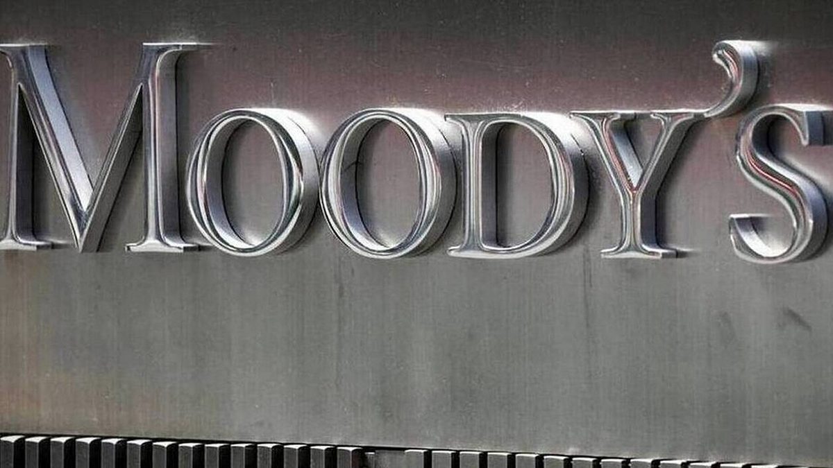 Ο Moody’s υποβάθμισε την προοπτική του αξιόχρεου των ΗΠΑ σε «αρνητική»