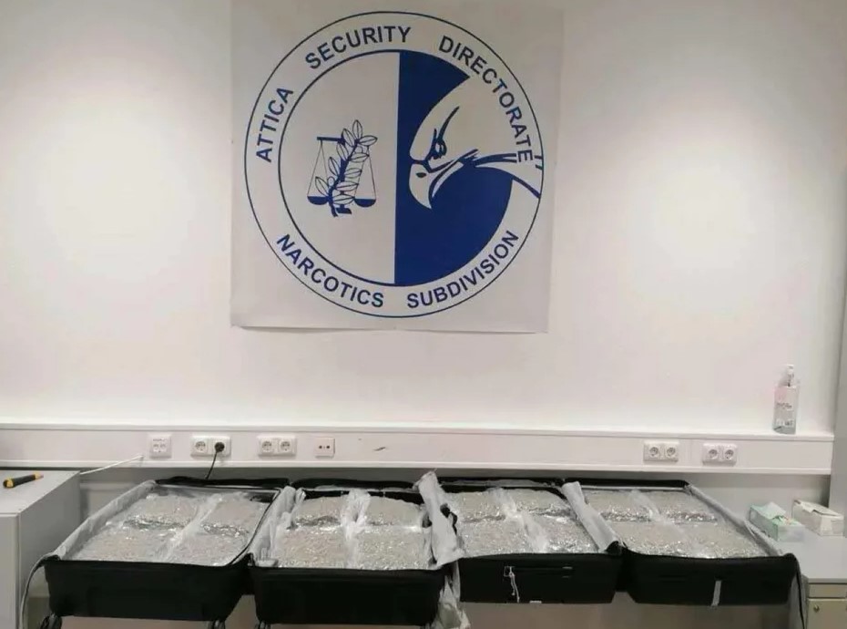 Συνελήφθη 61χρονη στο αεροδρόμιο «Ελευθέριος Βενιζέλος» – Mετέφερε 37 κιλά ακατέργαστης κάνναβης