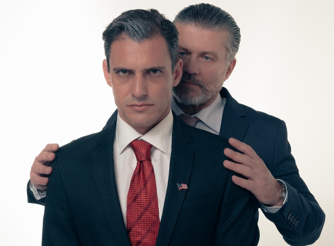 Ο Μάρκος του «Έρωτα φυγά» γίνεται πρόεδρος των ΗΠΑ με βοηθό τον Μιχάλη – Σταύρος Σβήγκος και Κώστας Καζανάς μαζί στο θέατρο