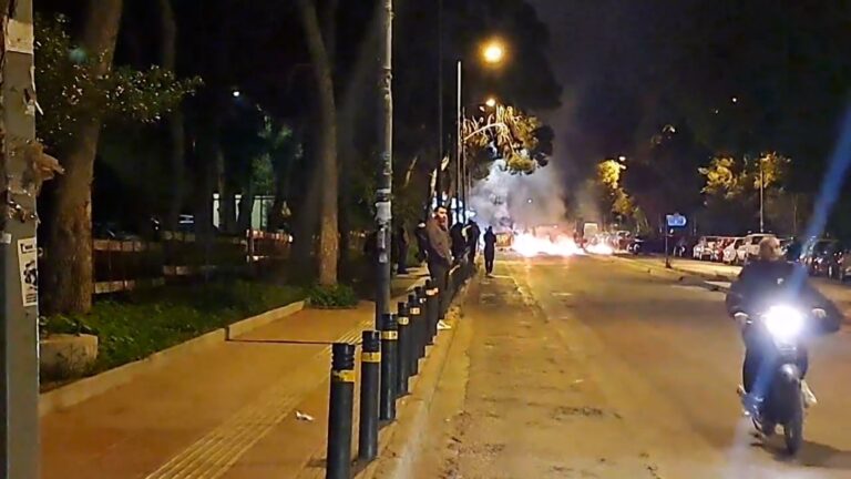 Ζωγράφου: Ένταση έξω από τις φοιτητικές εστίες – Φωτιές σε κάδους, κλειστή η Ούλωφ Πάλμε