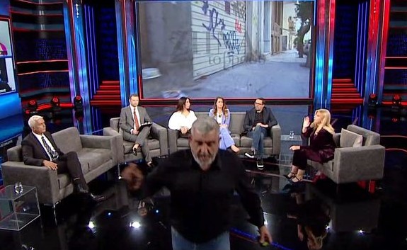 Φαίη Μπακογιώργου: «Είναι ανάγωγος, τέλος» – Αποχώρησε από το πλατό ο πατέρας της