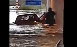 Κακοκαιρία στην Πάτρα: Γυναίκα εγκλωβίστηκε κάτω από γέφυρα