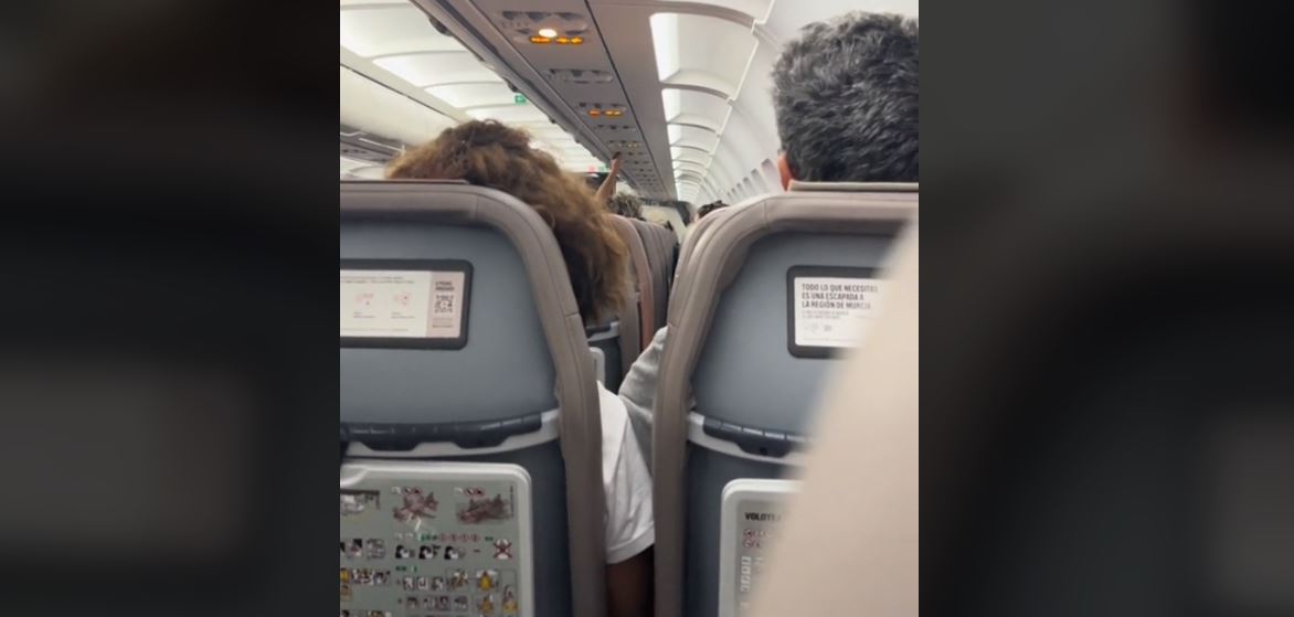 Απολαυστικός πιλότος σε πτήση από Σαντορίνη για Αθήνα