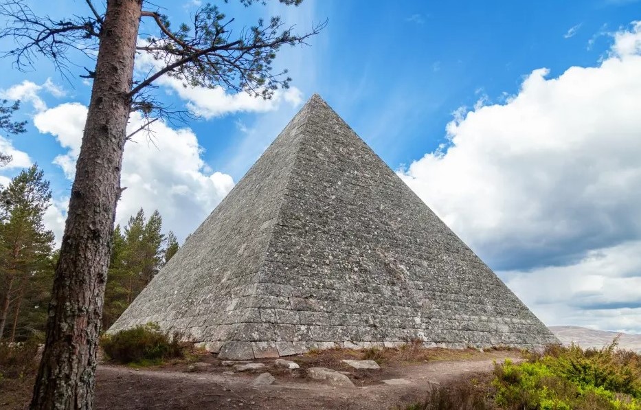 πυραμίδα ιστορία βασιλιάς Κάρολος