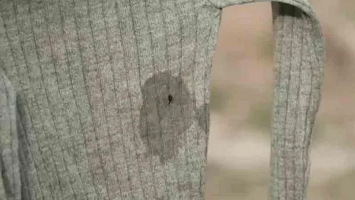 Πολυτεχνείο: Ο γιατρός που κράτησε το ματωμένο πουλόβερ ενός φοιτητή