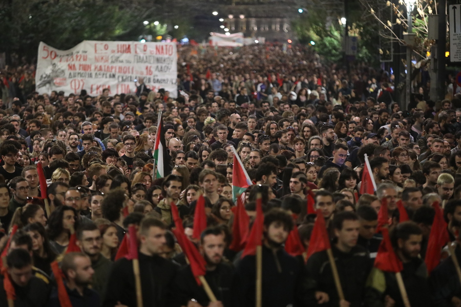Ολοκληρώθηκε η πορεία για τα 50 χρόνια από την εξέγερση του Πολυτεχνείου – Όλα όσα έγιναν