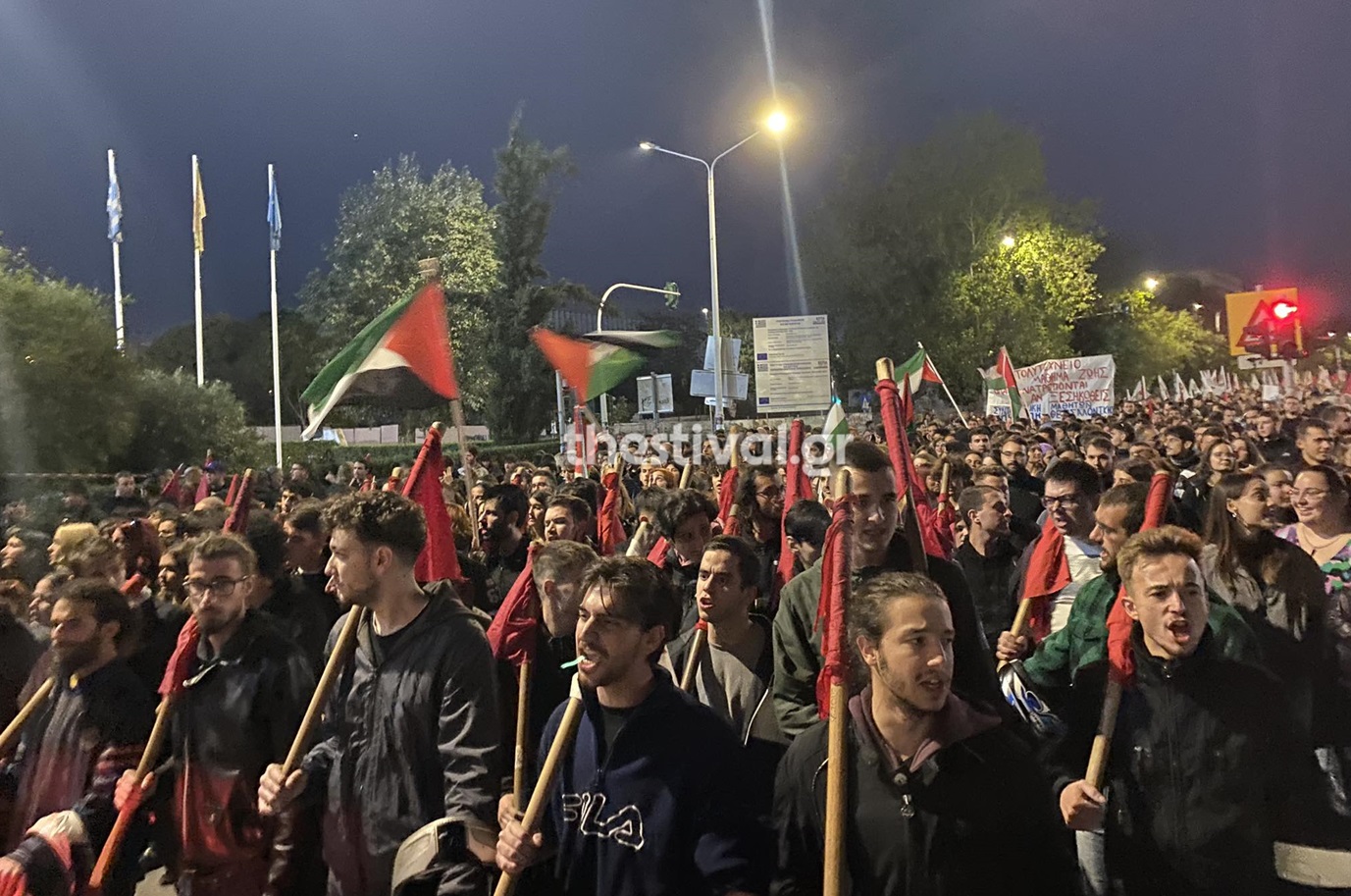 Θεσσαλονίκη: Με συνθήματα για την Παλαιστίνη η πορεία για το Πολυτεχνείο – ΦΩΤΟ και ΒΙΝΤΕΟ