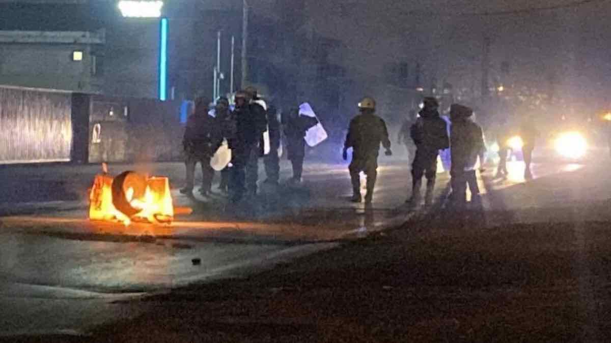 Ασπρόπυργος: Επεισόδια από ομάδες Ρομά – Κλειστή και στα δύο ρεύματα η λεωφόρος ΝΑΤΟ