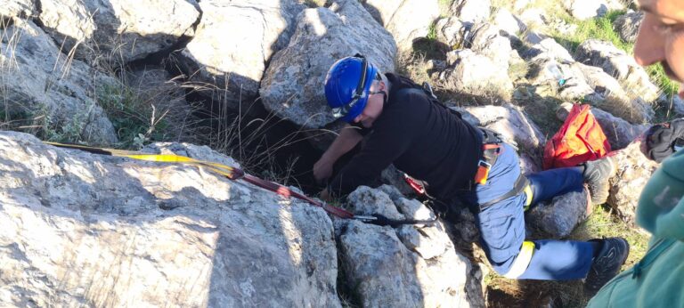 Διάσωση σκύλου από την 6η ΕΜΑΚ – Έπεσε σε σπήλαιο της Αργολίδας