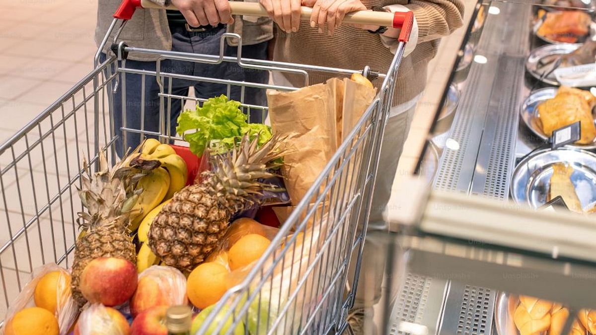 Σούπερ μάρκετ: Πώς ο πληθωρισμός αυξάνει τον τζίρο τους – Τι αγοράζουν περισσότερο και τι λιγότερο οι καταναλωτές