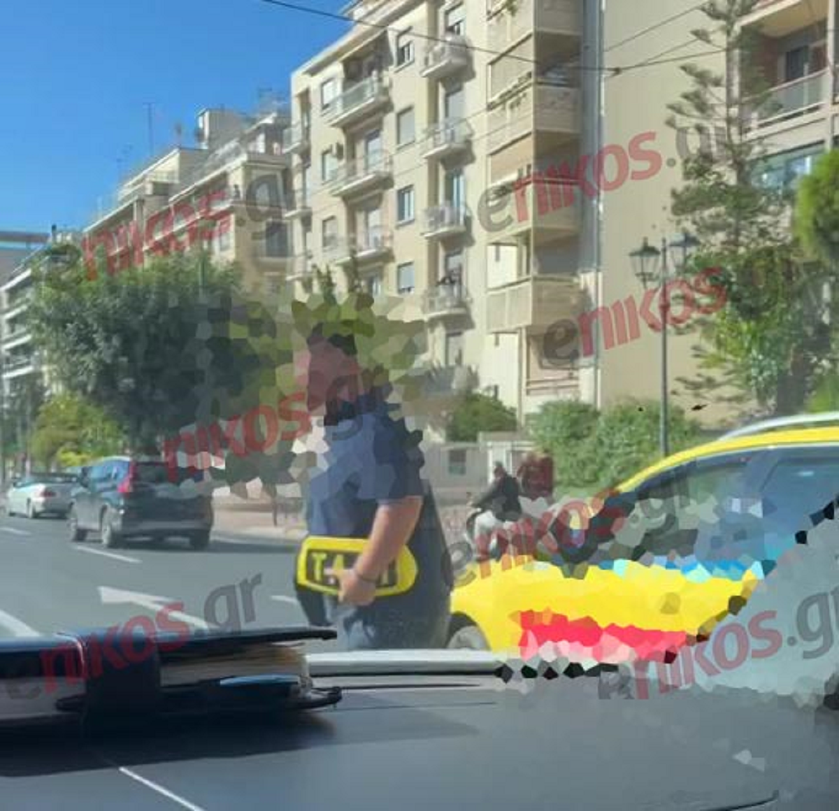 Χειρόφρενο στα ταξί και πορεία στην Αθήνα - Η αντίδραση αυτοκινητιστή όταν εντόπισε απεργοσπάστη