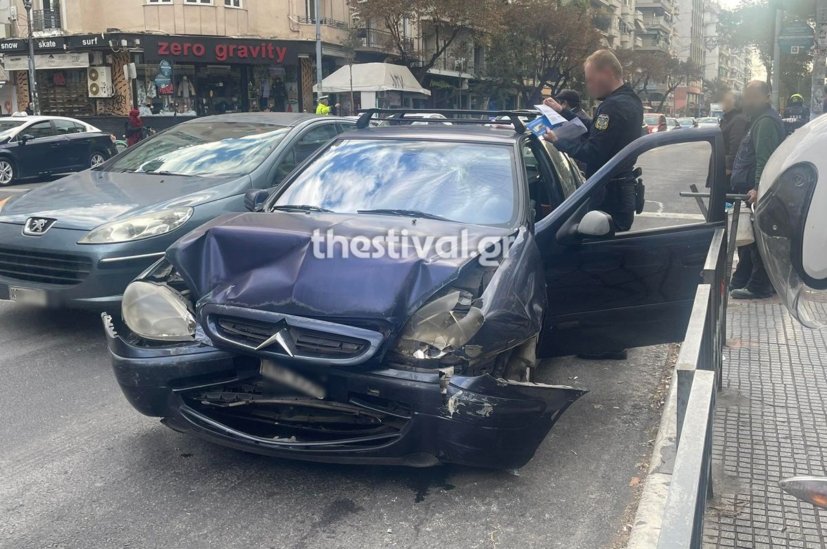 Θεσσαλονίκη: Καραμπόλα 3 οχημάτων στην Τσιμισκή – Ένας τραυματίας