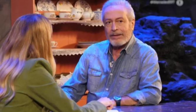 Γρηγόρης Βαλτινός: «Δεχόμουν μπούλινγκ για τον πατέρα μου, με πόναγε πολύ βαθιά»