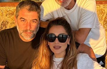 Δέσποινα Βανδή και Βασίλη Μπισμπίκης αγκαλιά κάτω από τον απογευματινό ήλιο – Η νέα φωτογραφία του ζευγαριού