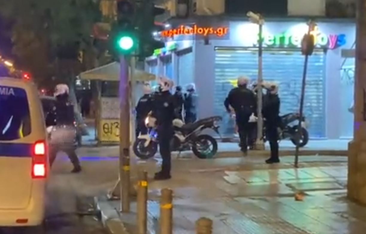 Επεισόδια και προσαγωγές στην πλατεία Βικτωρίας