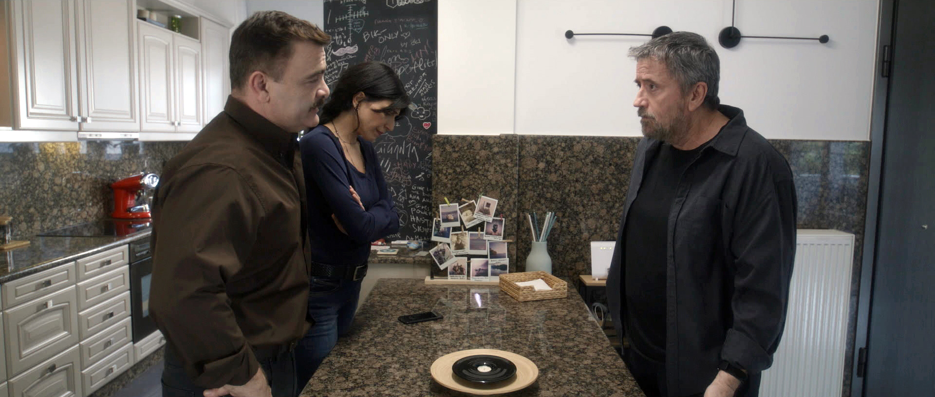 Ποιοι μετακομίζουν και ποιοι συνεχίζουν στην ΕΡΤ – Ανατροπές και προσθήκες στο πρόγραμμα της δημόσιας τηλεόρασης