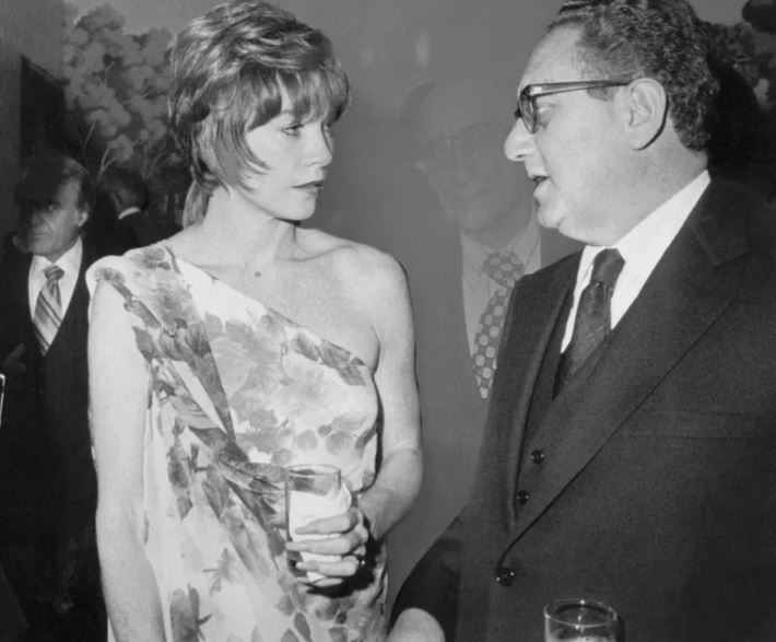 Η θυελλώδης ερωτική ζωή του Κίσινγκερ – «Ο εργένης της κυβέρνησης Νίξον»