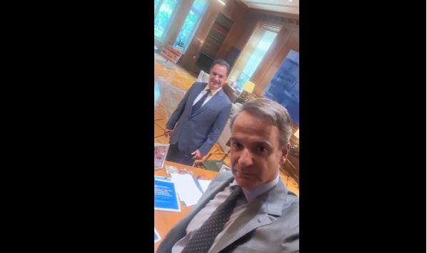 Μητσοτάκης: Το backstage των υπουργικών συμβουλίων και το τρολάρισμα στον Άδωνι