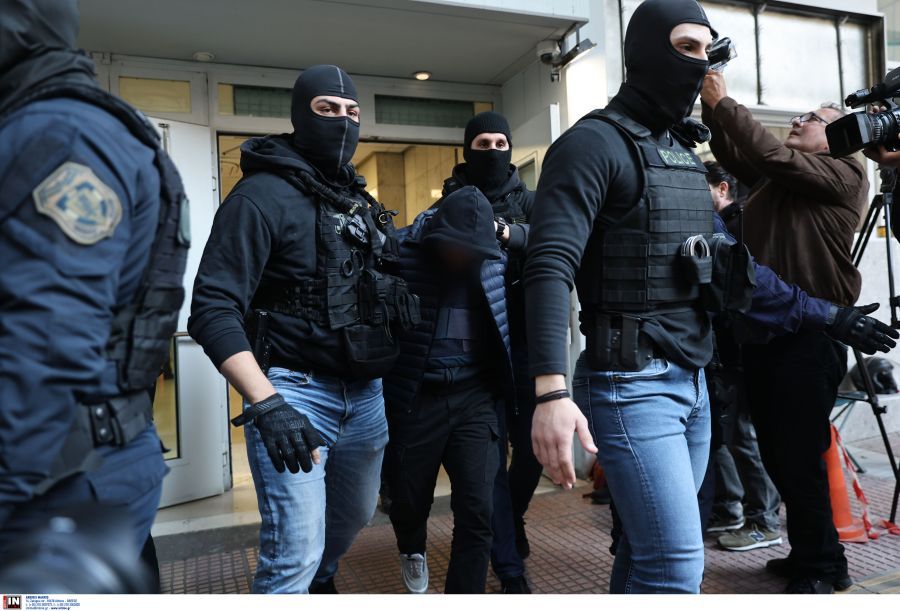 18χρονος κατηγορούμενος για τον τραυματισμό αστυνομικού