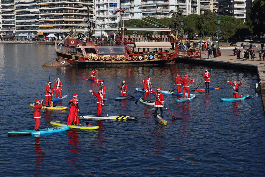 ΑΓΙΟΒΑΣΙΛΗΔΕΣ ΜΕ SUP ΓΕΜΙΣΑΝ ΤΟΝ ΘΕΡΜΑΪΚΟ