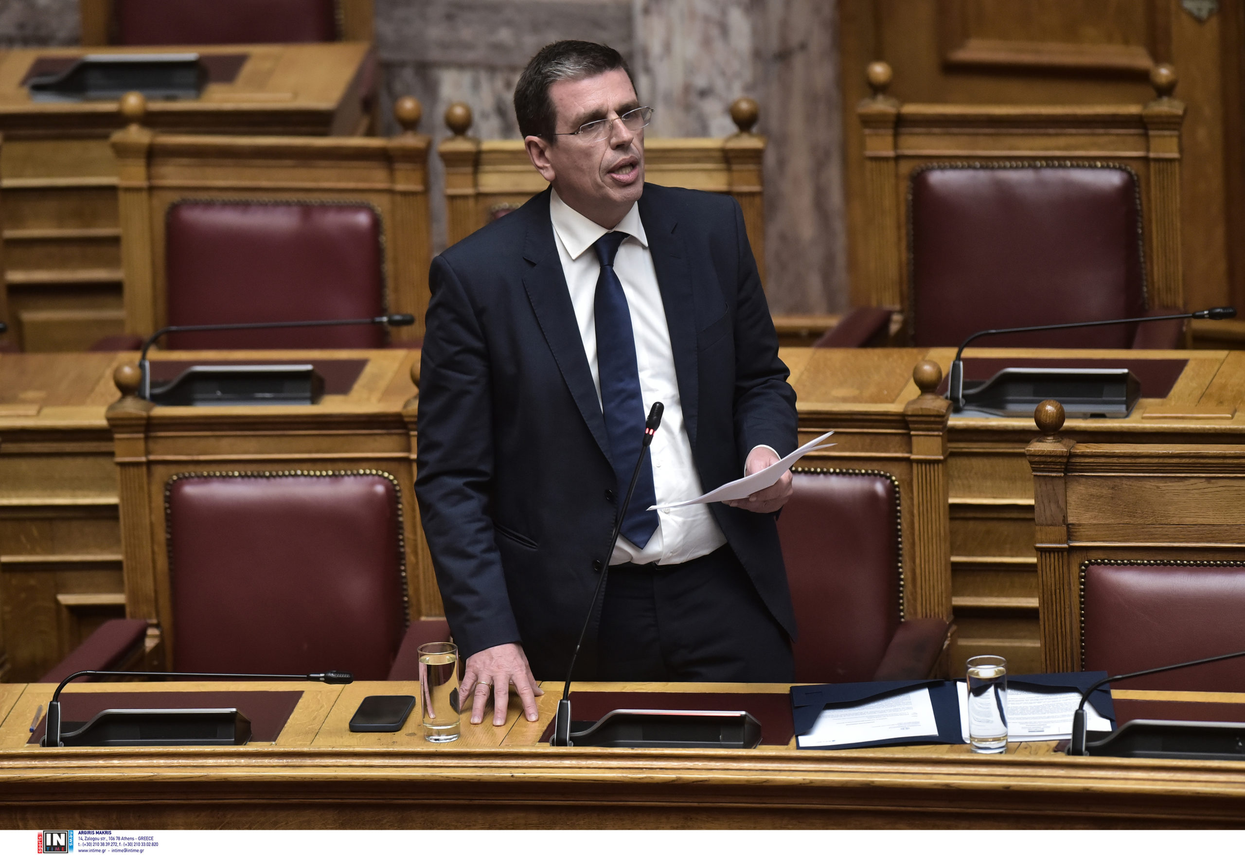 Καιρίδης στο enikos.gr για την τροπολογία που «άναψε φωτιές»: Δεν δίνουμε κανένα άλλο δικαίωμα στους μετανάστες πέρα από την εργασία