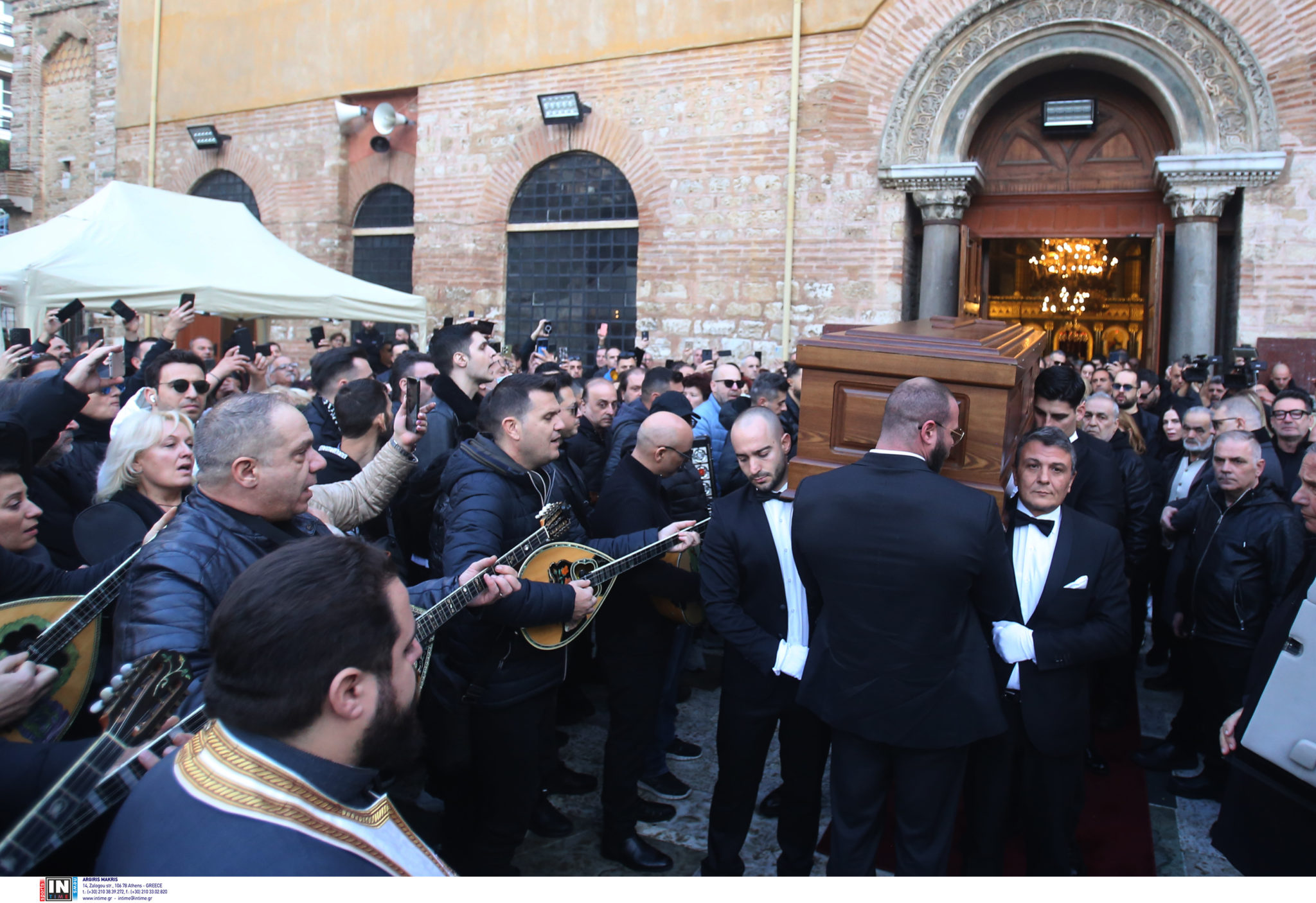 Βασίλης Καρράς