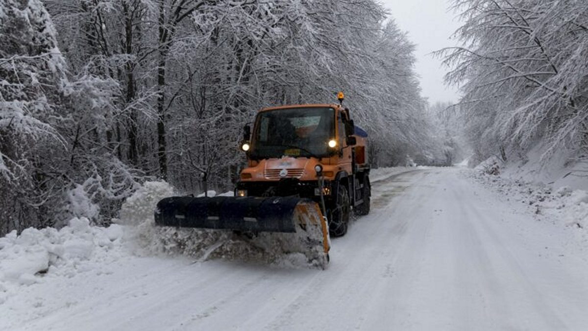 Πολιτική Προστασία: Πώς θα αντιμετωπιστεί ενδεχόμενη έντονη χιονόπτωση στην Αττική – Τι είπε ο Β. Κικίλιας