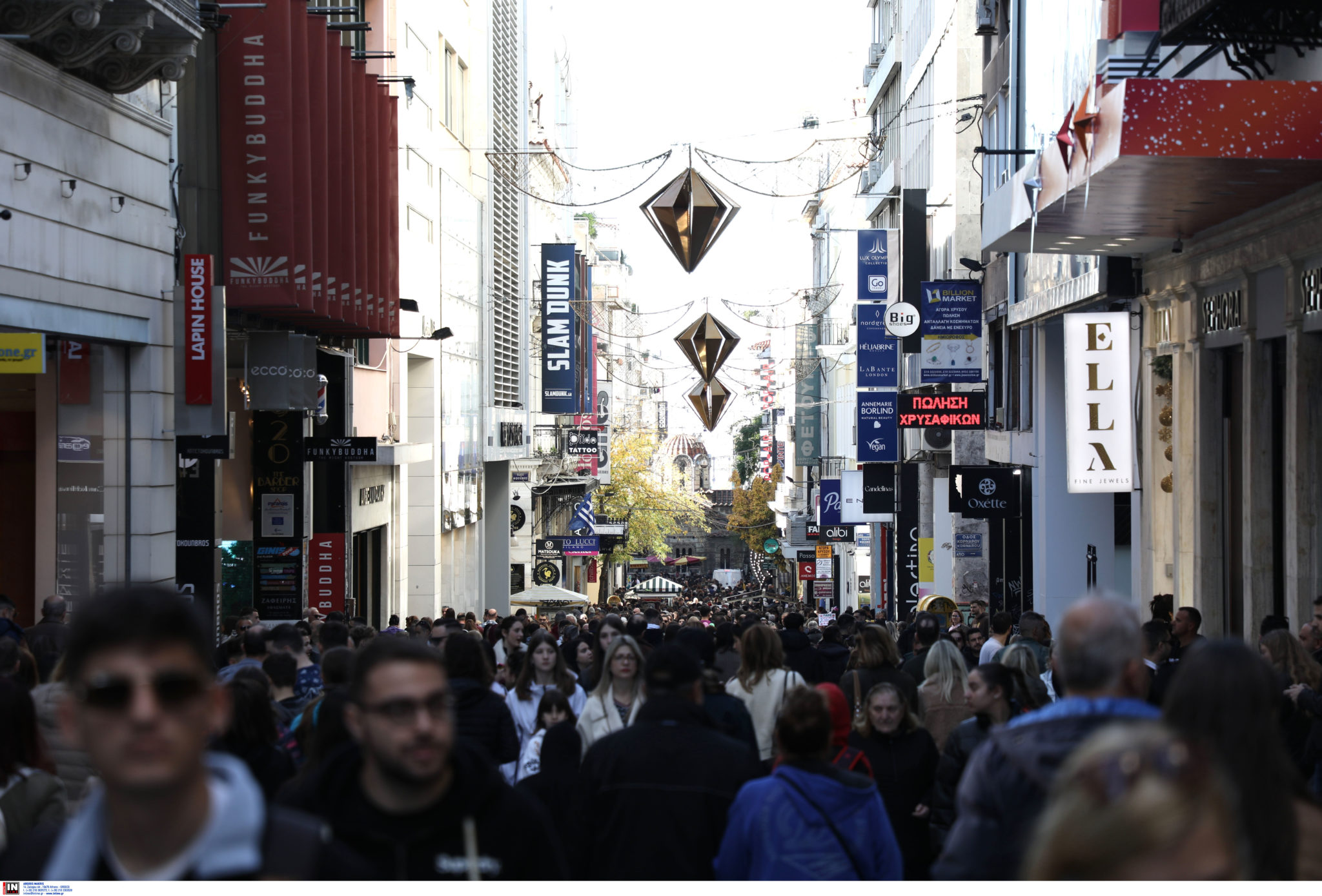 Χριστούγεννα: Αγοραστική κίνηση στην Αθήνα