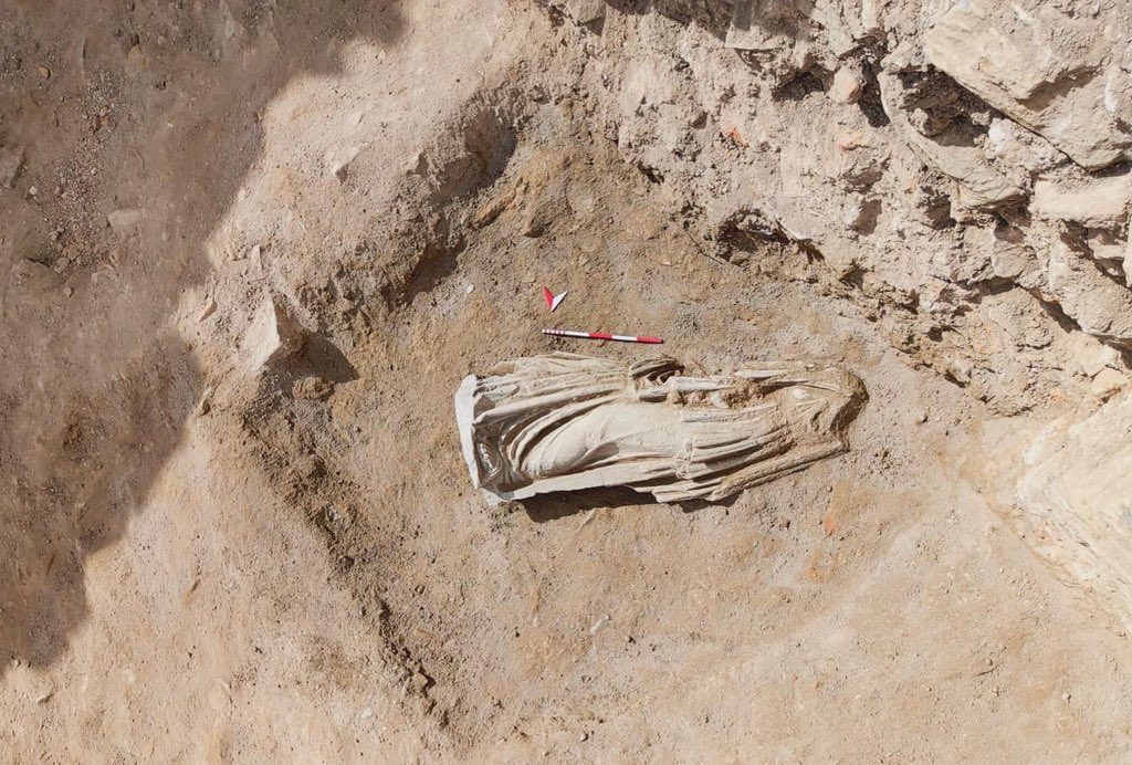 Μοναδικό άγαλμα με τις «Μούσες που χορεύουν» βρέθηκε στην πόλη των αιώνιων ερώτων και των μονομάχων – Είναι ηλικίας 2175 ετών