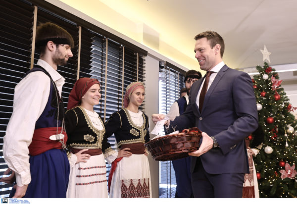 Τα κάλαντα στον Στέφανο Κασσελάκη