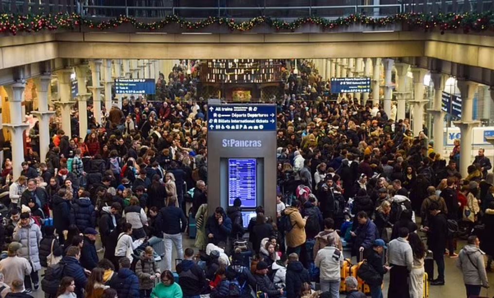 Βρετανία: Ταλαιπωρία για χιλιάδες επιβάτες μετά την ακύρωση δρομολογίων από την Eurostar