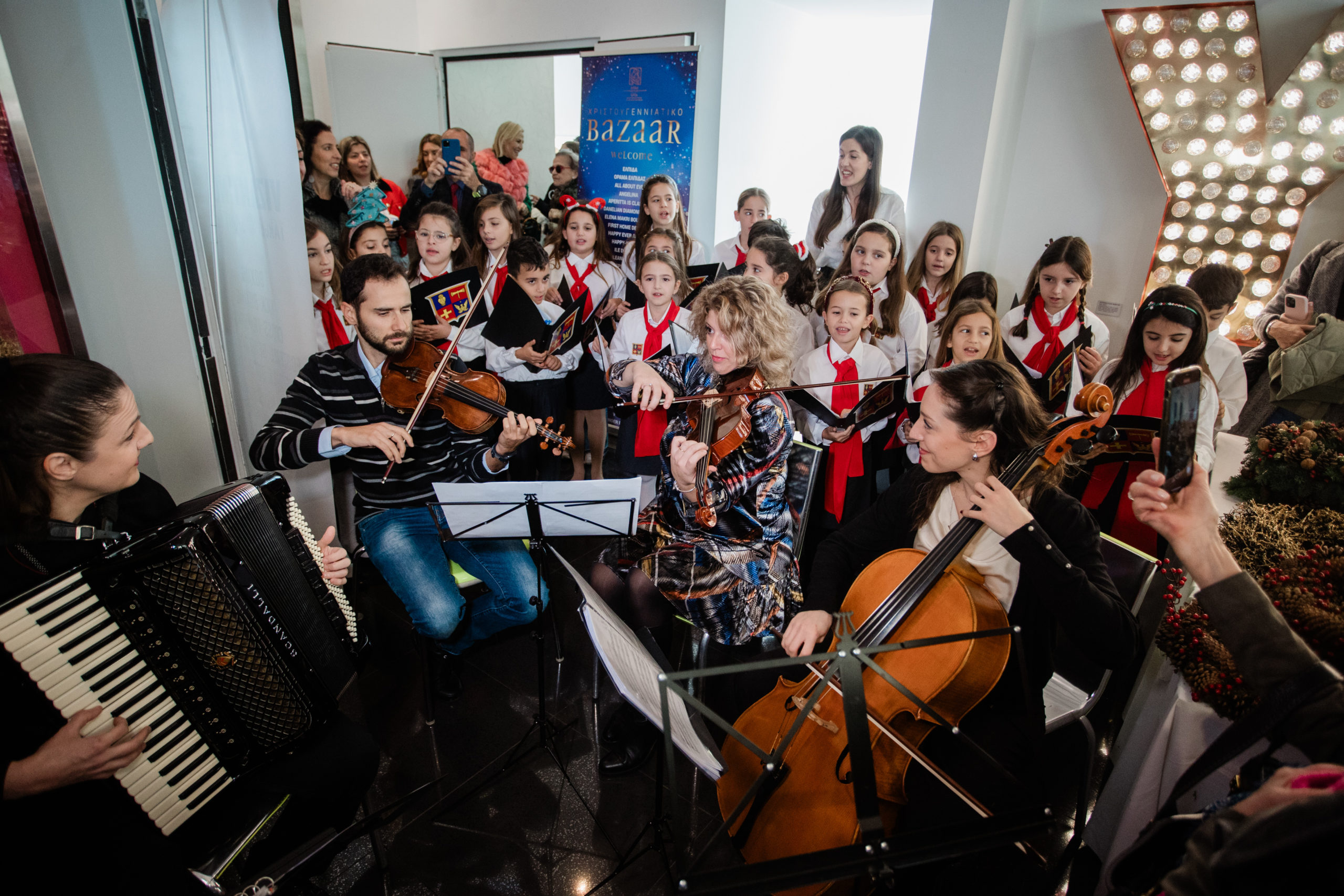 «ΕΛΠΙΔΑ»: Πλημμύρισε με κόσμο το Χριστουγεννιάτικο Bazaar