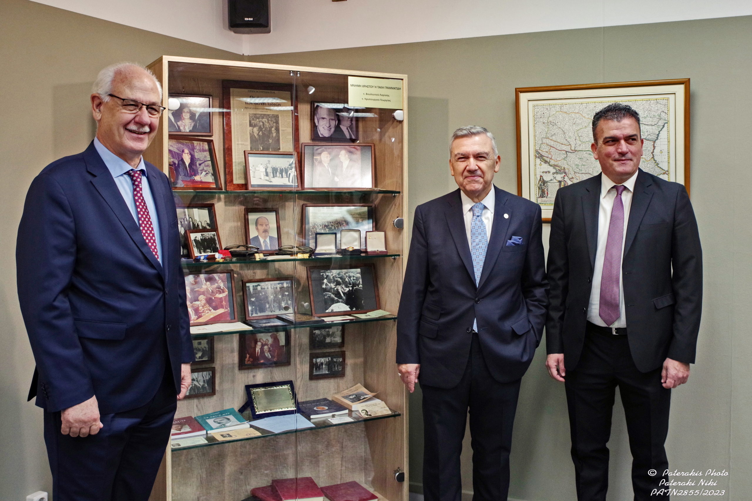 Σπουδαία δωρεά Γραμματίδη στον Δήμο Λαρισαίων το αρχείο της εφημερίδας Νέον Βήμα: «Υλικό μελέτης για κάθε ιστορικό και πηγή έμπνευσης για κάθε νέο άνθρωπο»