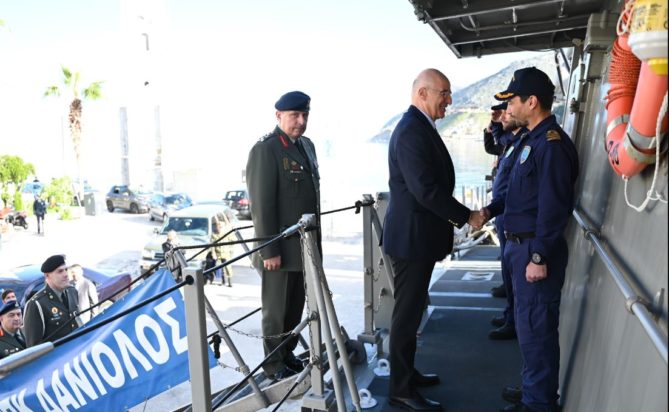 Στην Σύμη ο Νίκος Δένδιας