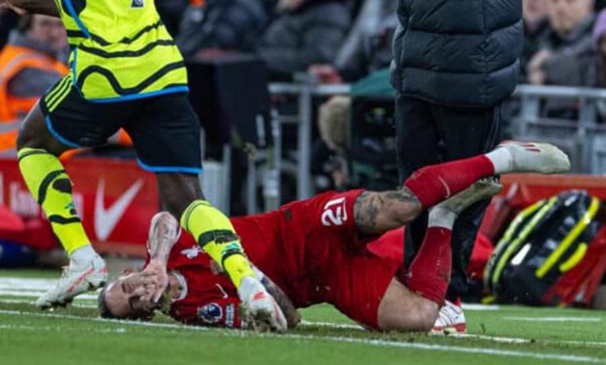 Σοκ με Κώστα Τσιμίκα: Φόβοι για κάταγμα κλείδας